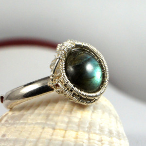 Labradoryt, Srebrny pierścionek z zielonym labradorytem, ręcznie wykonany, prezent dla niej, prezent dla mamy, prezent urodzinowy