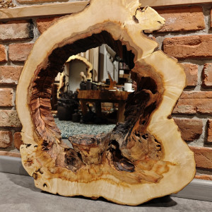 Lustro w drewnianej/naturalnej ramie