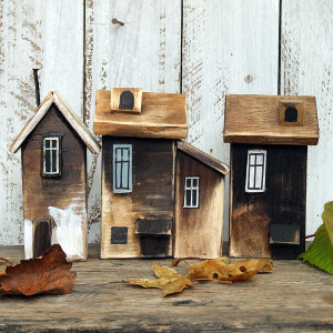 Drewniane domki - jesienne dekoracje, ozdoby do domu