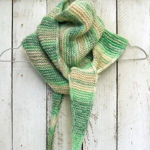 Szalik, trójkątna wąska chusta, cieniowana, zielono-waniliowa