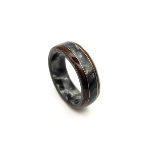 Korzeń Nocy – pierścionek z wenge i grafitowym celuoidem