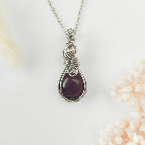 Naszyjnik Jadeit Bordowy stal chirurgiczna wisiorek handmade wirewrapping