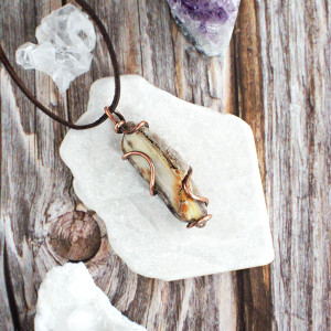 Wisior skamieniałe drewno miedź antyczna piękny wyjątkowy rękodzieło