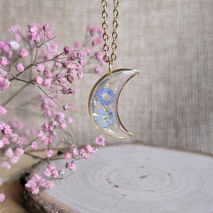 złota zawieszka złoty wisiorek naszyjnik żywica z żywicy kwiaty z kwiatami księżyc kwiaty żywica biżuteria niezapominajki niezapominajka