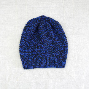 6929 Czapka Zimowa w Kolorze Królewskiego Granatu i Czerni - Ręcznie Robiona, Dwukolorowa