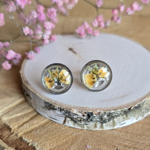 Srebrne kolczyki z kwiatami wkręty sztyfty z żywicy żywica epoksydowa z suszonymi prawdziwymi kwiatami żółte