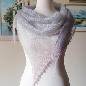 RĘCZNIE NA DRUTACH - Gracja - piórkowa, elegancka chusta z jedwabiu i moheru