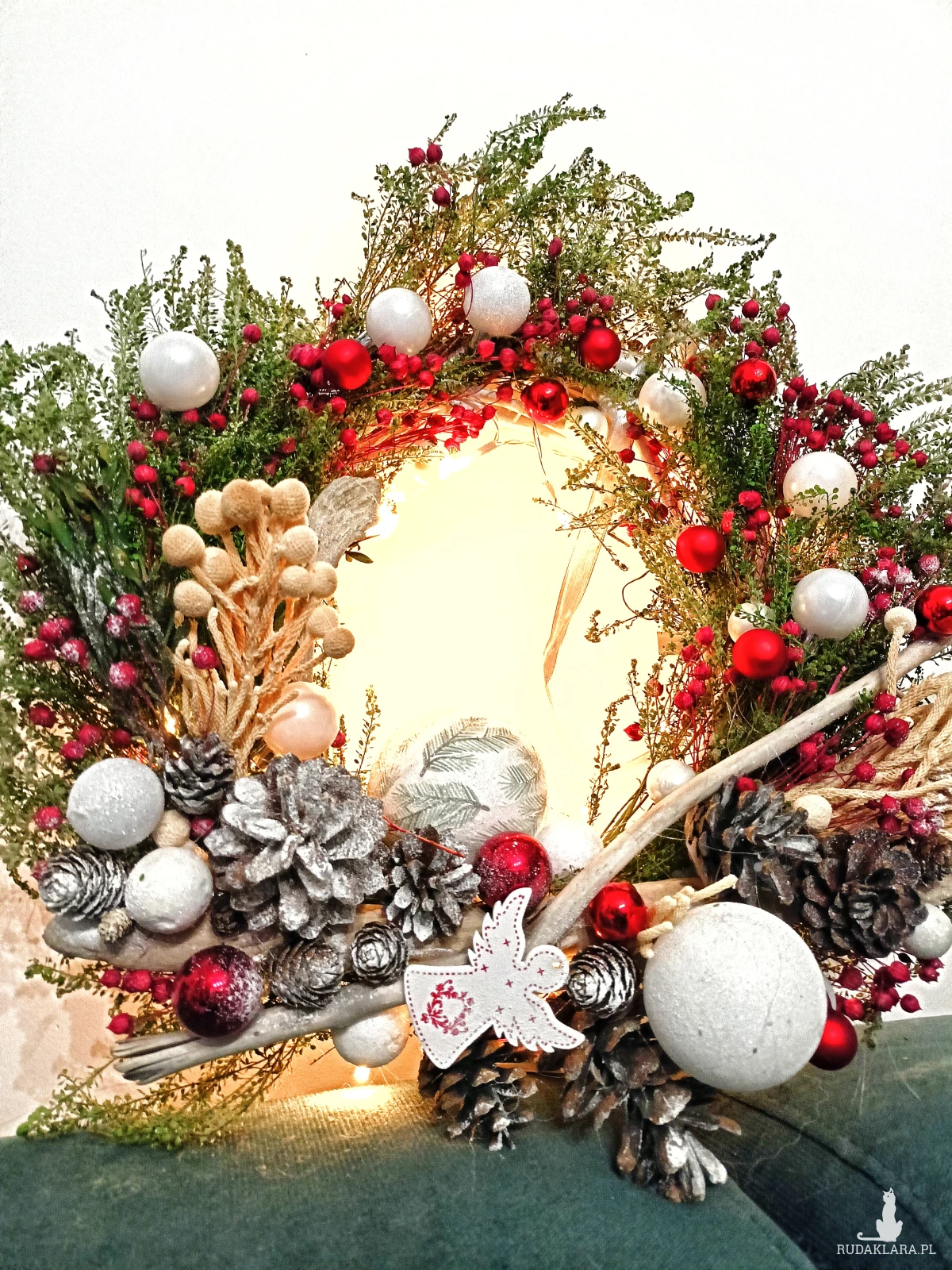 Klimatyczny wianek bożonarodzeniowy z podświetleniem LED