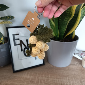 Żółte gronka winogronka zawieszka szydełkowa