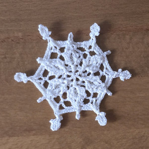 Śnieżynka - ozdoba bożonarodzeniowa, szydełko