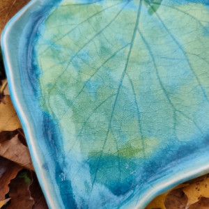 miska ceramiczna w kształcie liścia