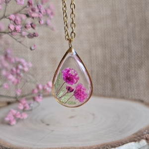 Złota zawieszka złoty wisiorek kwiat naszyjnik żywica z żywicy kwiaty łezka łza kropelka różowa gipsówka
