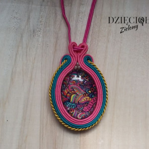 Kolorowy wisior sutasz