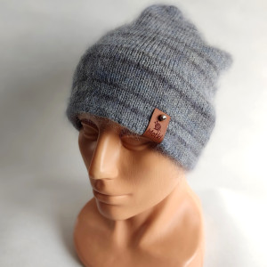 Czapka z nitką moheru.