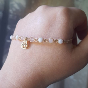 Bransoletka „Miłość i Kobiecość” - kwarc różowy, kamień księżycowy, złote serduszko