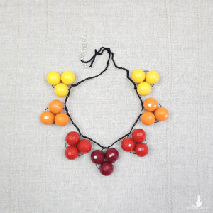 6945 Kolorowy Naszyjnik Geometryczny z Dużych Akrylowych Korali – Wzór Klastra