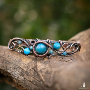 Bransoletka miedziana elficka wire wrapping z apatytami