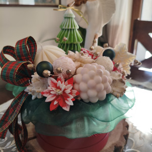 Świąteczny Flower Box ze świec sojowych – aromat piernika