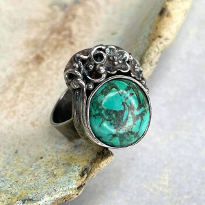 Pierścień z turkusem w srebrnych kwiatach “Naturalna harmonia” a1117