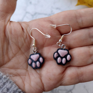 Kolczyki z żywicy w kształcie kocich łapek