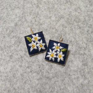 Ręcznie haftowane kolczyki  MOC