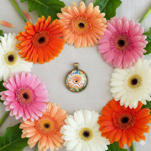 6849 Promienna Gerbera: Wisiorek, Który Rozjaśni Twój Dzień! ☀️