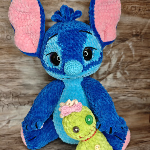 Maskotka Stitch na szydełku.
