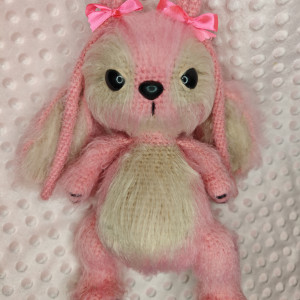 Maskotka  "Angel" na szydełku.