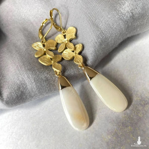 Smukłe kolczyki z perłami w kwiatach c1332