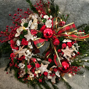 Wianek świąteczny z suszonych i stabilizowanych roślin – z podświetleniem LED w ciepłej tonacji