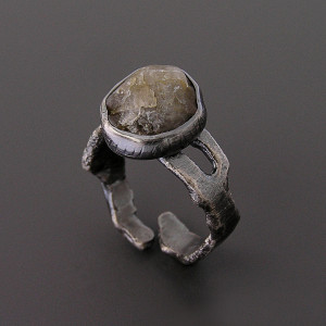 Pierścionek z surowym kwarcem, srebro 925, rozmiar 9-17