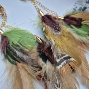 Klipsy brązowo zielone pióra