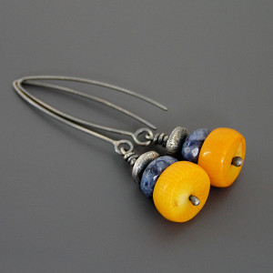 Surowe kolczyki, sodalit i żółty koral, srebro 925