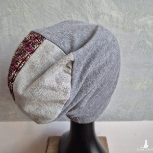 Czapka szara gora kolorowa box a1