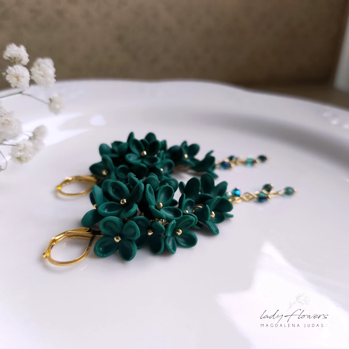 Kolczyki w kolorze butelkowej zieleni