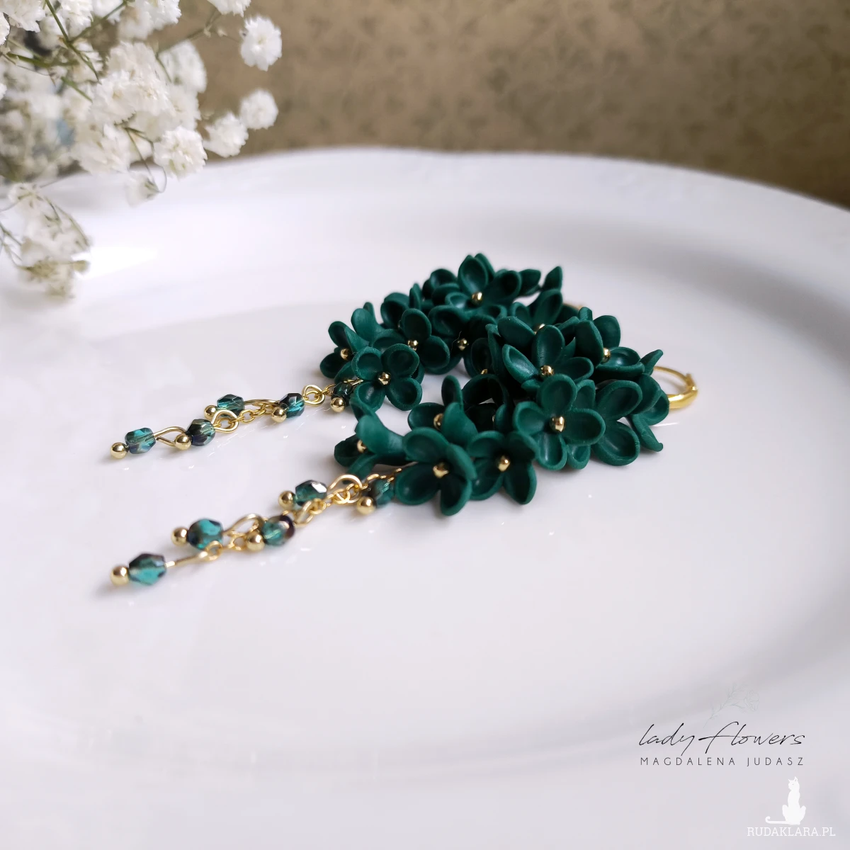 Kolczyki w kolorze butelkowej zieleni