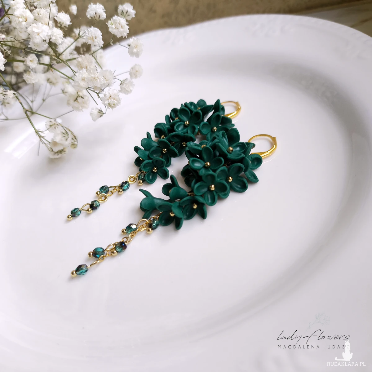 Kolczyki w kolorze butelkowej zieleni