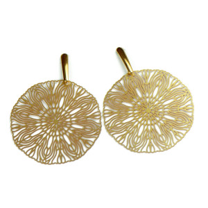 Okrągłe kolczyki z ażurowym motywem Pasithea c670