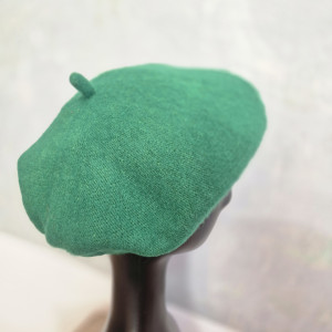 Zielony nowy beret