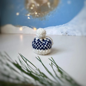 Ozdoba choinkowa, zawieszka, mini-czapeczka, biało-granatowa - 1 szt.