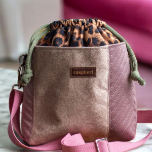 Welurowa listonoszka z kominem w panterkę