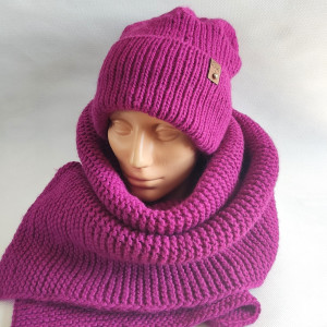 Komplet fuksja, duża czapka + ogromny szal.