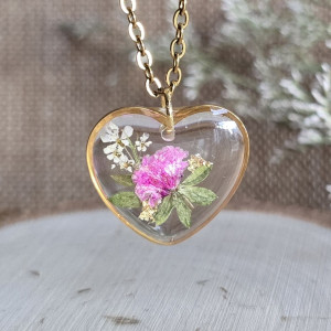Złota zawieszka złoty wisiorek kwiat naszyjnik żywica z żywicy kwiaty z kwiatami serce serduszko gipsówka różowa