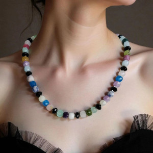 Naszyjnik z kolorowych kamieni