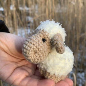 Biała owca - brelok zawieszka