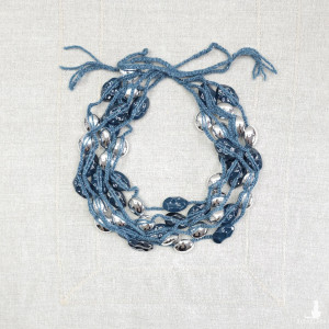 6188 Efektowny Naszyjnik Wielowarstwowy – Akrylowe Korale w Kolorach Granatu i Srebra