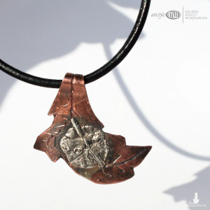 Liść z kleksem srebra