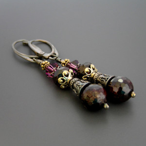 Kolczyki Scarlett, granaty, srebro patynowane i pozłacane, kolekcja Przeminęło z Wiatrem