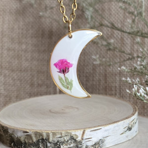 złota zawieszka złoty wisiorek naszyjnik żywica z żywicy kwiaty z kwiatami księżyc kwiaty żywica biżuteria gipsówka