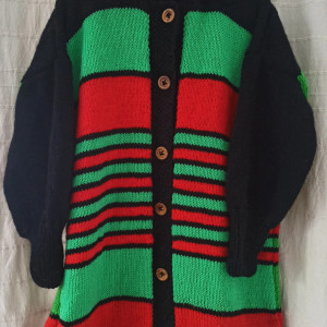 Kardigan oversize świąteczne kolory w paski to must-have